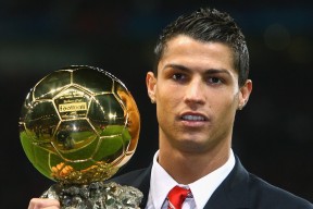 2026世界杯转播权FIFA报价2.5亿美元-体坛双线震荡，浓眉哥新规引爆回归悬念，巴黎圣日耳曼陷争议旋涡